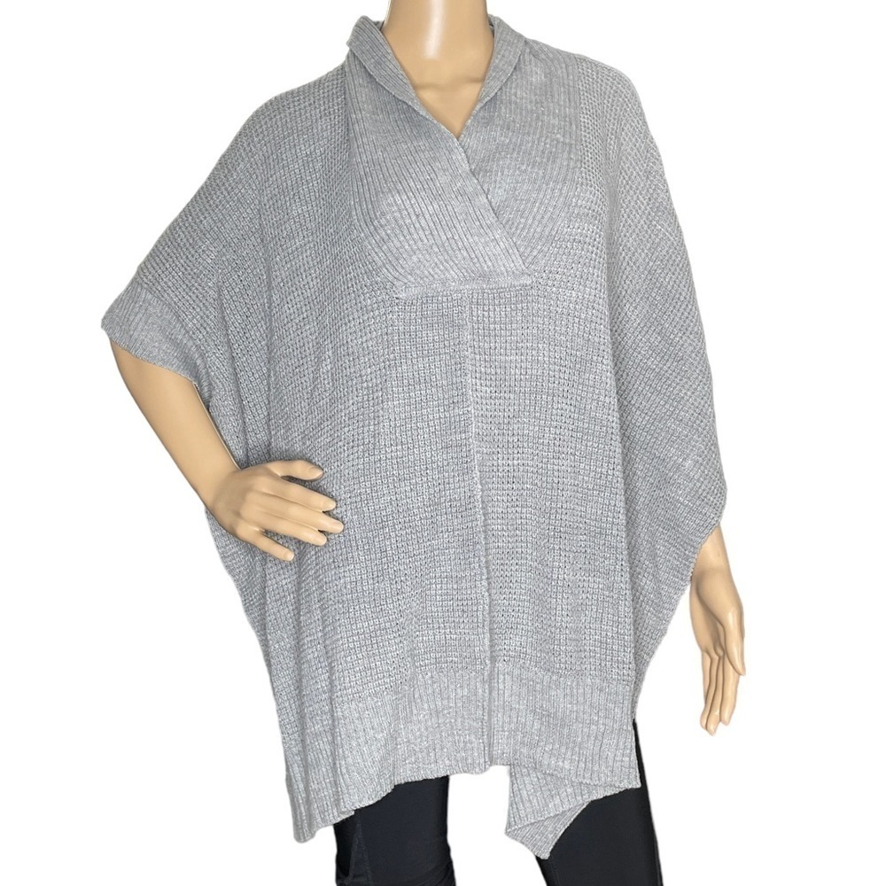 ALYA Francesca's gray poncho M/L NWT